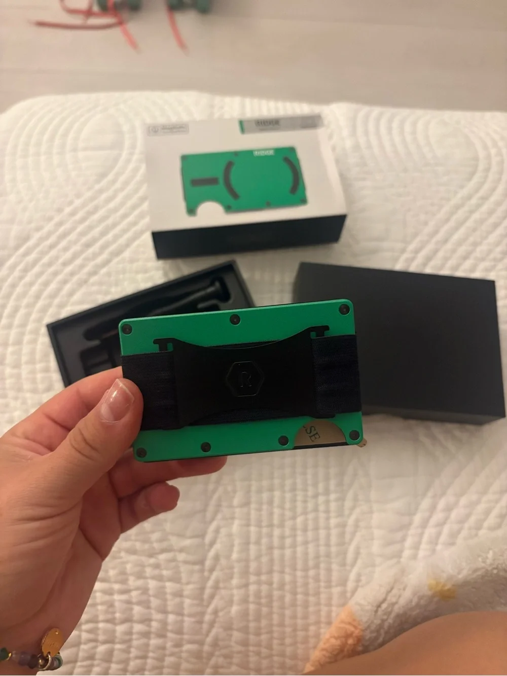 Green RIDGE MagSafe compatible wallet
